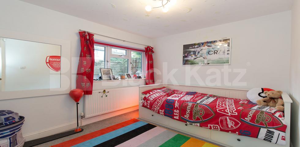 			A Must See Property, 2 Bedroom, 1 bath, 1 reception End Terraced House			 Cecile Park, Crouch End